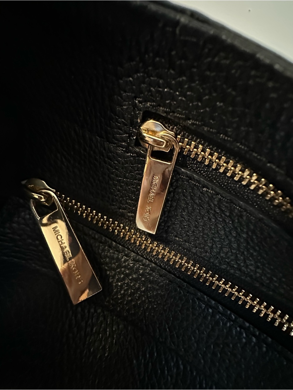 Michael Kors Genuine Leather Large Hobo Shoulder Bag Black Gold Tone EUC - Picture 7 of 16